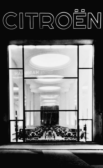 Magasin Citroën des Champs-Elysées 1932 - Rosalie on display